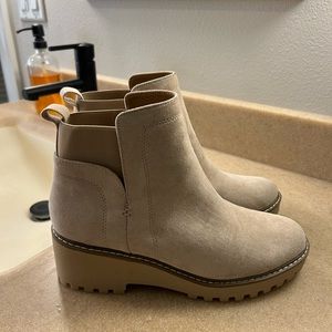 Dolce Vita booties NWOT